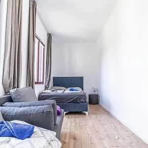Comfy In Shared With Terrace And Garden Vídeň